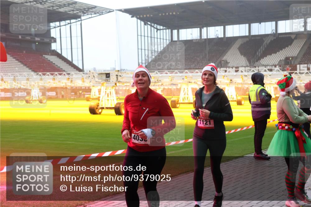 07.12.2025 - St. Pauli X-Mass-Run No. 15 Luisa Fischer http://msf.ph/oto/9379025 07.12.2025 10:05:54 Ziel 405, 1121, 2, 3, 54, 114, 123, 202, 210, 292, 363, 385, 512, 543, 668, 699, 945, 950, 1121, 1215, 1222, 1316, 1374, 1481, 1661, 1761, 1789, 1791, 2856, 2866, 3186, 3231, 3307, 3311, 3386, 4036, 4195, 4552, 4555, 4556, 4558, 4559, 4560 meine-sportfotos.de