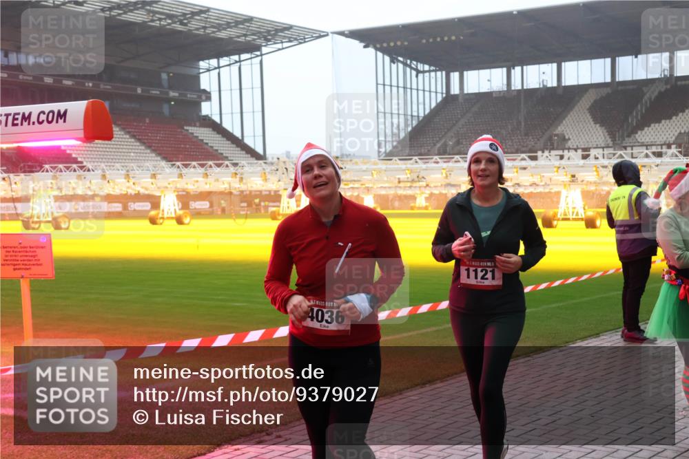 07.12.2025 - St. Pauli X-Mass-Run No. 15 Luisa Fischer http://msf.ph/oto/9379027 07.12.2025 10:05:54 Ziel 4036, 15, 1121, 2, 3, 54, 114, 123, 202, 210, 292, 363, 385, 512, 543, 668, 699, 945, 950, 1121, 1215, 1222, 1316, 1374, 1481, 1661, 1761, 1789, 1791, 2856, 2866, 3186, 3231, 3307, 3311, 3386, 4036, 4195, 4552, 4555, 4556, 4558, 4559, 4560 meine-sportfotos.de