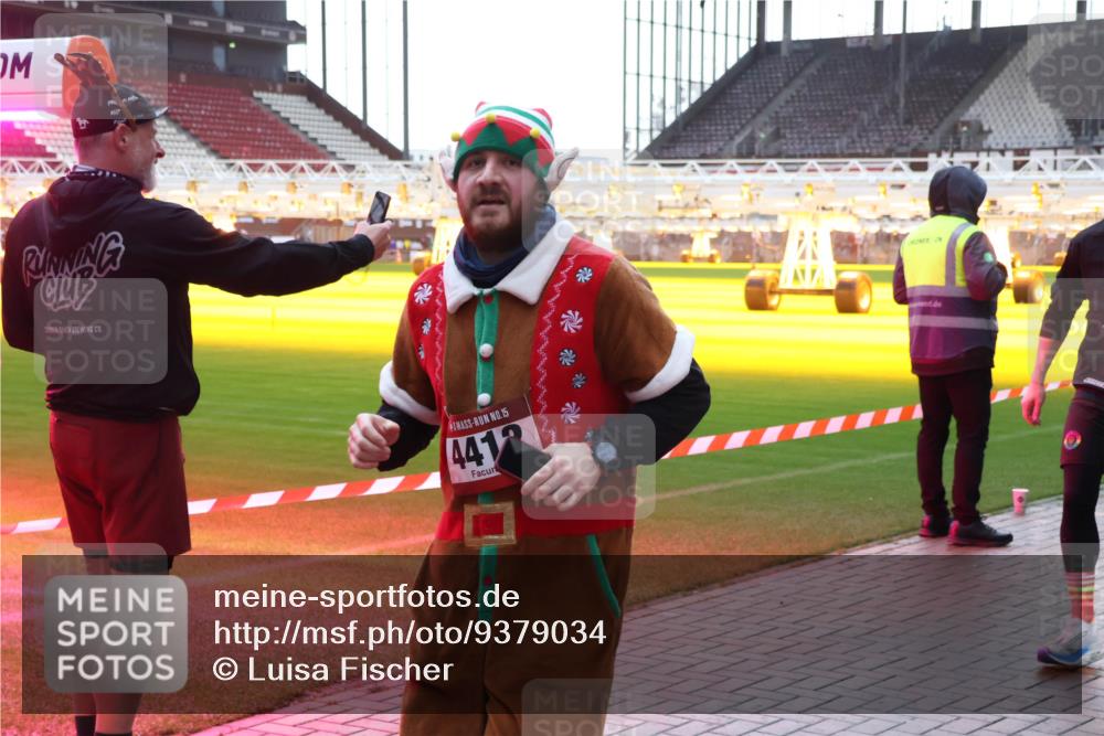 07.12.2025 - St. Pauli X-Mass-Run No. 15 Luisa Fischer http://msf.ph/oto/9379034 07.12.2025 10:32:04 Ziel 15, 4418, 343, 750, 752, 1545, 1818, 2073, 2171, 2172, 2352, 2418, 2540, 2541, 2914, 3267, 3716, 3806, 3808, 3889, 3895, 3896, 3897, 3969, 4412, 4467, 4484, 4495, 4504, 4518, 4519, 4520 meine-sportfotos.de
