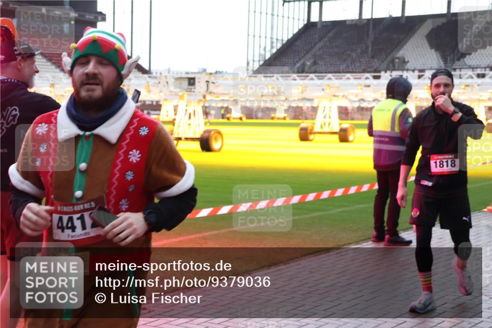 07.12.2025 - St. Pauli X-Mass-Run No. 15 Luisa Fischer http://msf.ph/oto/9379036 07.12.2025 10:32:05 Ziel 4418, 1818, 343, 750, 752, 1545, 1818, 2073, 2171, 2172, 2352, 2418, 2540, 2541, 2914, 3267, 3716, 3806, 3808, 3889, 3895, 3896, 3897, 3969, 4412, 4467, 4484, 4495, 4504, 4518, 4519, 4520 meine-sportfotos.de