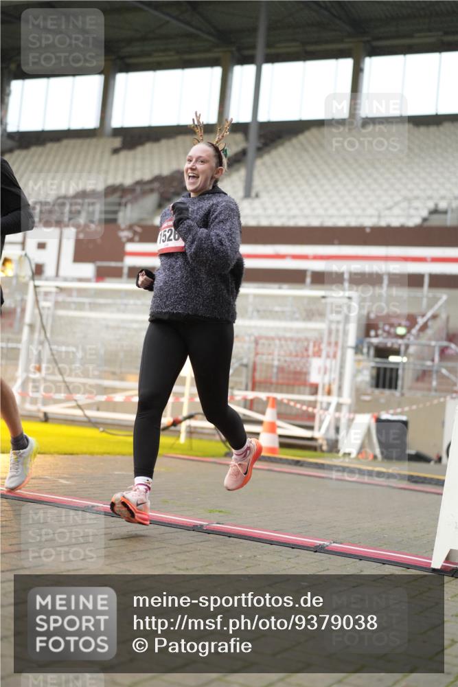 07.12.2025 - St. Pauli X-Mass-Run No. 15 Patografie http://msf.ph/oto/9379038 07.12.2025 10:12:03 Ziel 756, 1389, 1526, 1687, 1688, 1833, 2177, 3870, 3932, 4658 meine-sportfotos.de