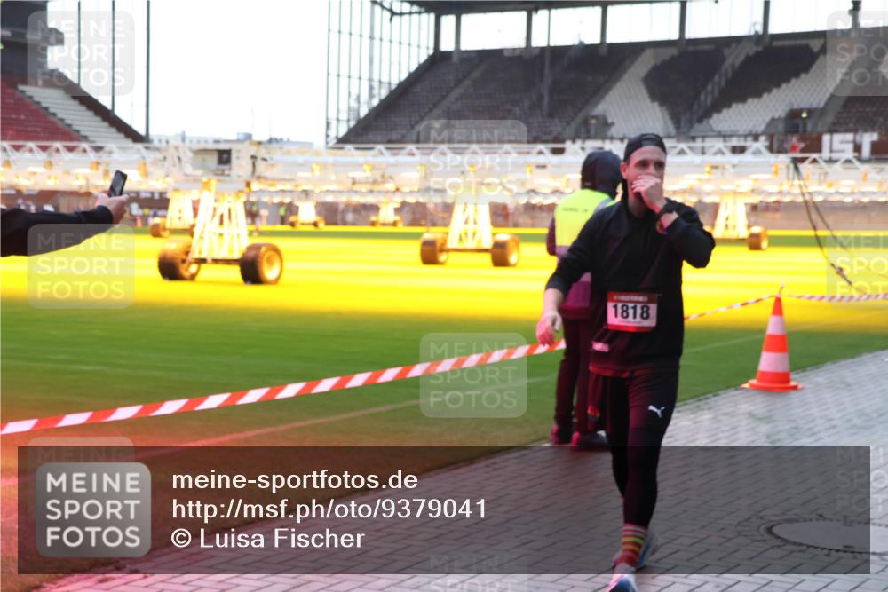 07.12.2025 - St. Pauli X-Mass-Run No. 15 Luisa Fischer http://msf.ph/oto/9379041 07.12.2025 10:32:05 Ziel 1818, 343, 750, 752, 1545, 1818, 2073, 2171, 2172, 2352, 2418, 2540, 2541, 2914, 3267, 3716, 3806, 3808, 3889, 3895, 3896, 3897, 3969, 4412, 4467, 4484, 4495, 4504, 4518, 4519, 4520 meine-sportfotos.de