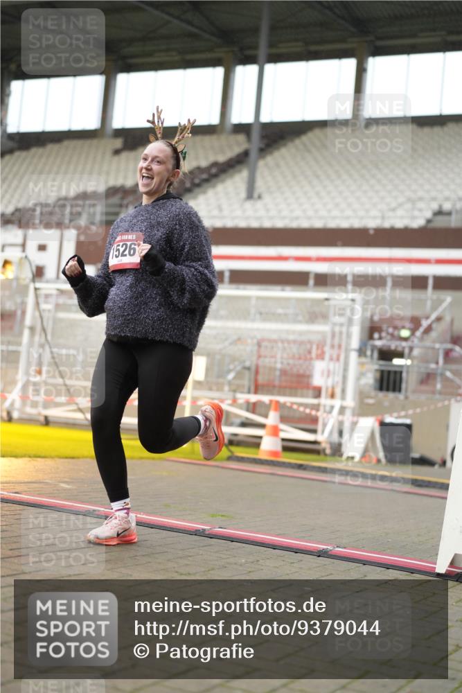 07.12.2025 - St. Pauli X-Mass-Run No. 15 Patografie http://msf.ph/oto/9379044 07.12.2025 10:12:03 Ziel 756, 1389, 1526, 1687, 1688, 1833, 2177, 3870, 3932, 4658 meine-sportfotos.de