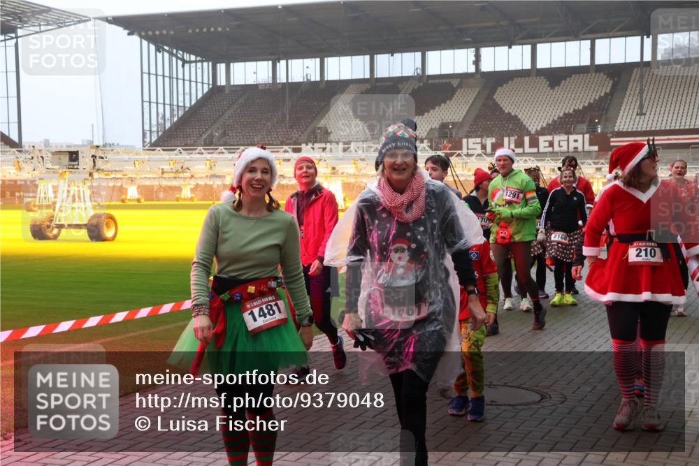 07.12.2025 - St. Pauli X-Mass-Run No. 15 Luisa Fischer http://msf.ph/oto/9379048 07.12.2025 10:05:57 Ziel 1481, 1661, 70, 1291, 210, 2, 3, 54, 114, 123, 202, 210, 292, 363, 385, 512, 543, 668, 699, 945, 950, 1121, 1215, 1222, 1316, 1374, 1481, 1661, 1761, 1789, 1791, 2856, 2866, 3186, 3231, 3307, 3311, 3386, 4036, 4194, 4195, 4552, 4555, 4556, 4558, 4559, 4560 meine-sportfotos.de