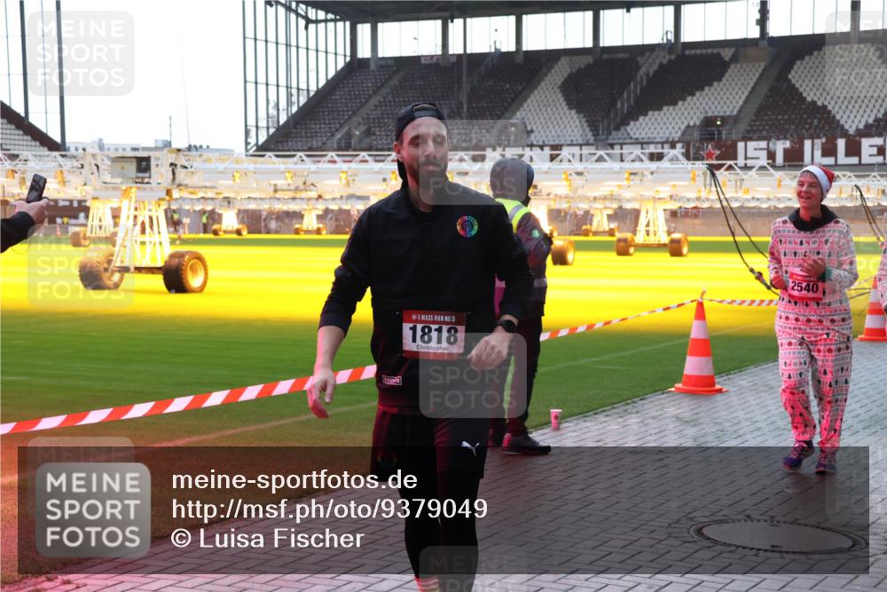 07.12.2025 - St. Pauli X-Mass-Run No. 15 Luisa Fischer http://msf.ph/oto/9379049 07.12.2025 10:32:06 Ziel 15, 1818, 2540, 343, 750, 752, 1545, 1818, 2073, 2171, 2172, 2352, 2418, 2540, 2541, 2914, 3267, 3716, 3806, 3808, 3889, 3895, 3896, 3897, 3969, 4412, 4467, 4484, 4495, 4504, 4518, 4519, 4520 meine-sportfotos.de