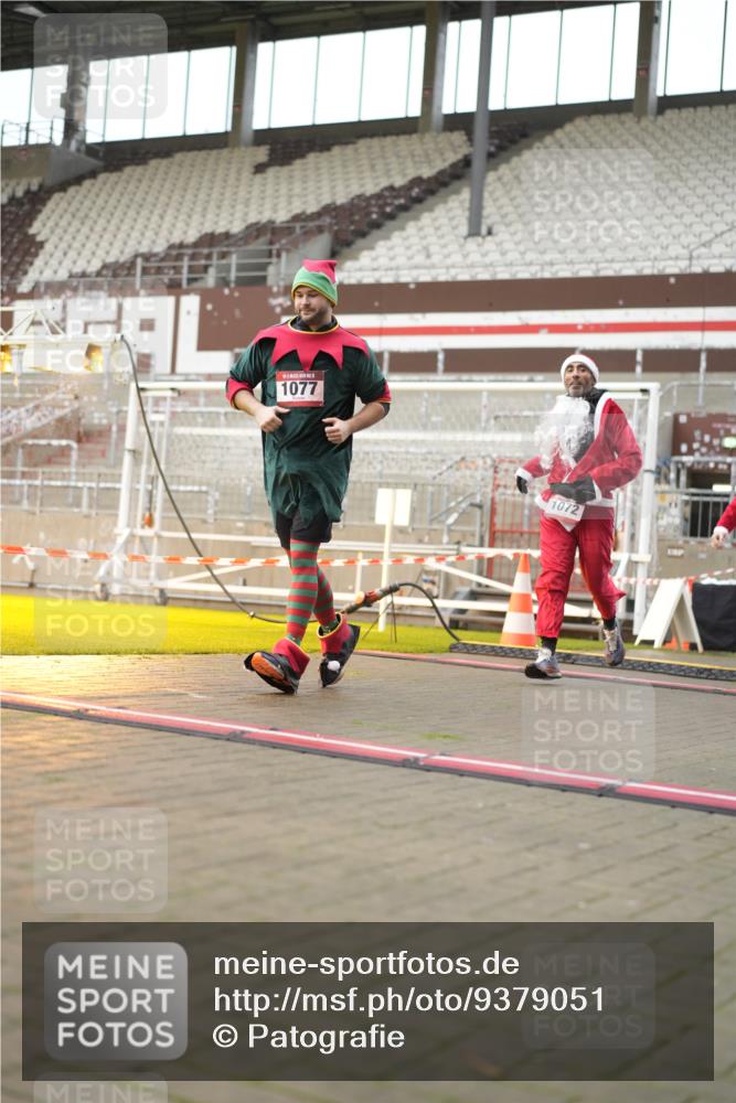 07.12.2025 - St. Pauli X-Mass-Run No. 15 Patografie http://msf.ph/oto/9379051 07.12.2025 10:12:16 Ziel 1070, 1072, 1074, 1077, 1526 meine-sportfotos.de