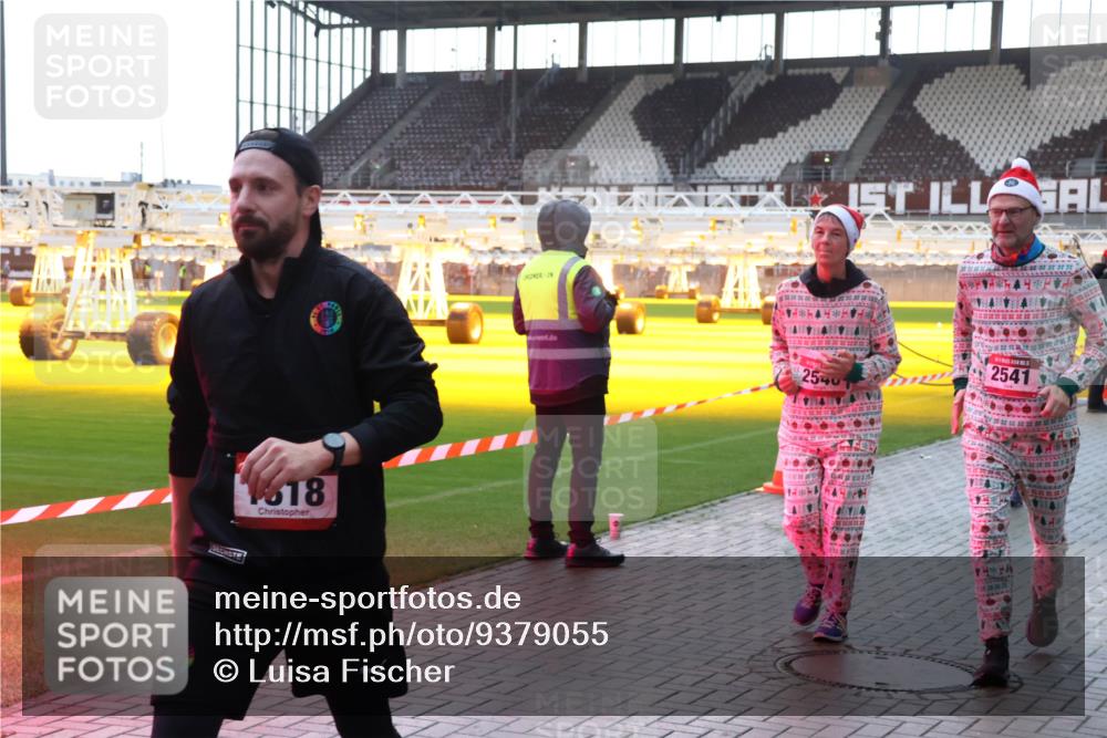 07.12.2025 - St. Pauli X-Mass-Run No. 15 Luisa Fischer http://msf.ph/oto/9379055 07.12.2025 10:32:06 Ziel 18, 2541, 2540, 343, 750, 752, 1545, 1818, 2073, 2171, 2172, 2352, 2418, 2540, 2541, 2914, 3267, 3716, 3806, 3808, 3889, 3895, 3896, 3897, 3969, 4412, 4467, 4484, 4495, 4504, 4518, 4519, 4520 meine-sportfotos.de