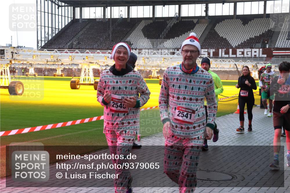 07.12.2025 - St. Pauli X-Mass-Run No. 15 Luisa Fischer http://msf.ph/oto/9379065 07.12.2025 10:32:08 Ziel 25, 2540, 2541, 3897, 4520, 352, 343, 750, 752, 1545, 1818, 2073, 2171, 2172, 2352, 2418, 2540, 2541, 3267, 3716, 3806, 3808, 3895, 3896, 3897, 3969, 4412, 4467, 4484, 4495, 4504, 4518, 4519, 4520 meine-sportfotos.de