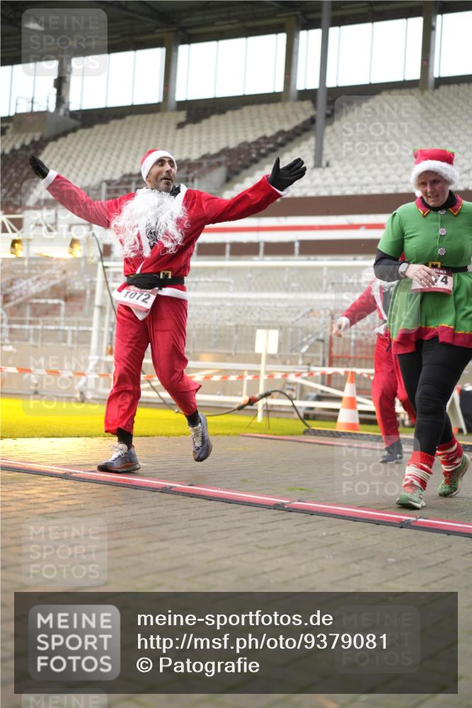 07.12.2025 - St. Pauli X-Mass-Run No. 15 Patografie http://msf.ph/oto/9379081 07.12.2025 10:12:17 Ziel 1070, 1072, 1074, 1077, 1526 meine-sportfotos.de