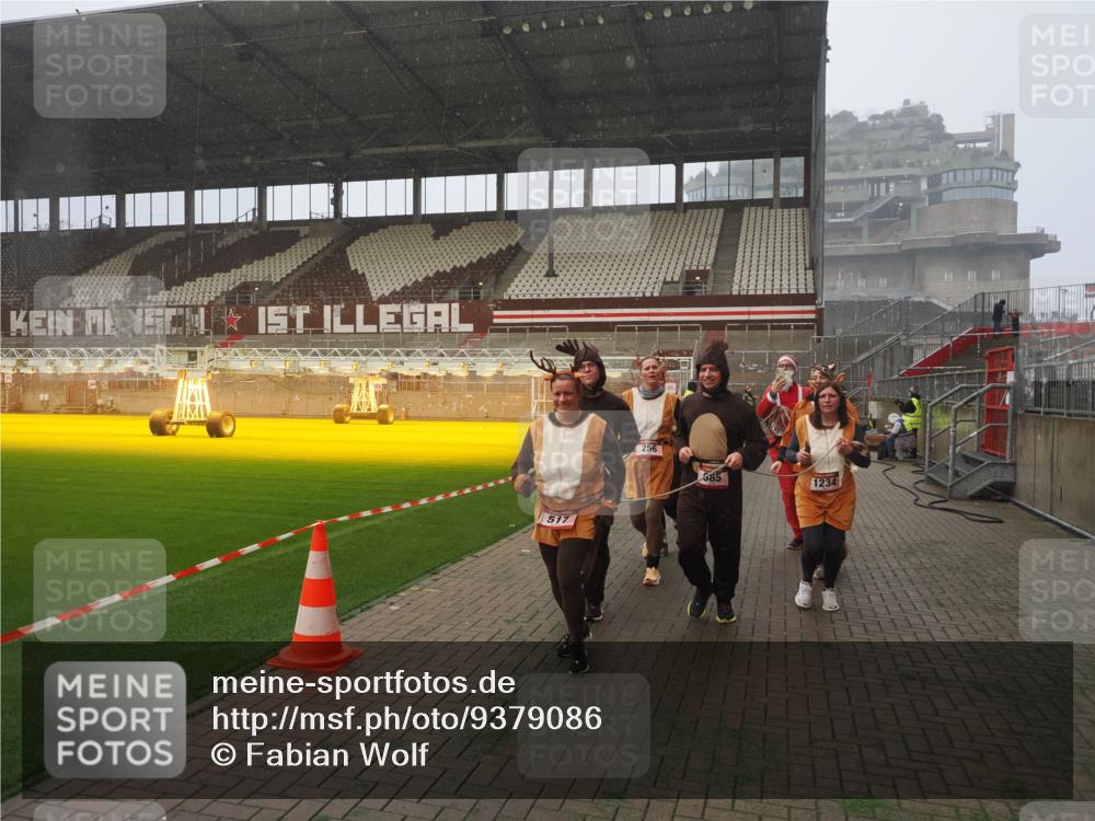 07.12.2025 - St. Pauli X-Mass-Run No. 15 Fabian Wolf http://msf.ph/oto/9379086 07.12.2025 10:07:26 Ziel 256, 265, 272, 517, 657, 685, 716, 767, 1187, 1234, 1543, 2983, 3003 meine-sportfotos.de