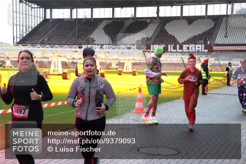 07.12.2025 - St. Pauli X-Mass-Run No. 15 Luisa Fischer http://msf.ph/oto/9379093 07.12.2025 10:32:12 Ziel 15, 3897, 15, 96, 518, 4519, 343, 750, 752, 1818, 2171, 2342, 2343, 2345, 2352, 2418, 2540, 2541, 3267, 3716, 3806, 3808, 3895, 3896, 3897, 3969, 4412, 4467, 4484, 4495, 4504, 4518, 4519, 4520 meine-sportfotos.de