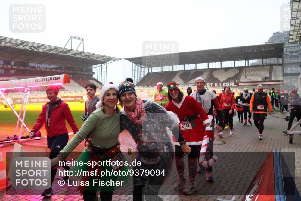 07.12.2025 - St. Pauli X-Mass-Run No. 15 Luisa Fischer http://msf.ph/oto/9379094 07.12.2025 10:06:00 Ziel 1481, 210, 1374, 1316, 2, 3, 54, 114, 123, 202, 363, 385, 512, 543, 668, 699, 945, 950, 1121, 1215, 1222, 1316, 1374, 1481, 1661, 1761, 1789, 1791, 3186, 3231, 3307, 3311, 3386, 3877, 4036, 4194, 4195, 4552, 4555, 4556, 4558, 4559, 4560 meine-sportfotos.de