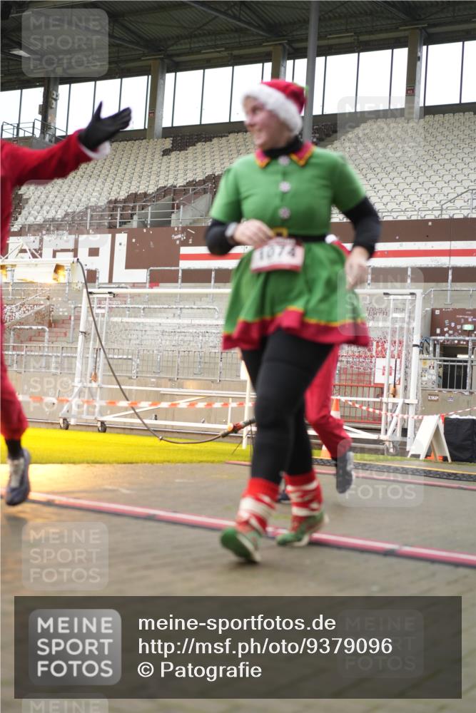 07.12.2025 - St. Pauli X-Mass-Run No. 15 Patografie http://msf.ph/oto/9379096 07.12.2025 10:12:18 Ziel 1070, 1072, 1074, 1077, 1526 meine-sportfotos.de