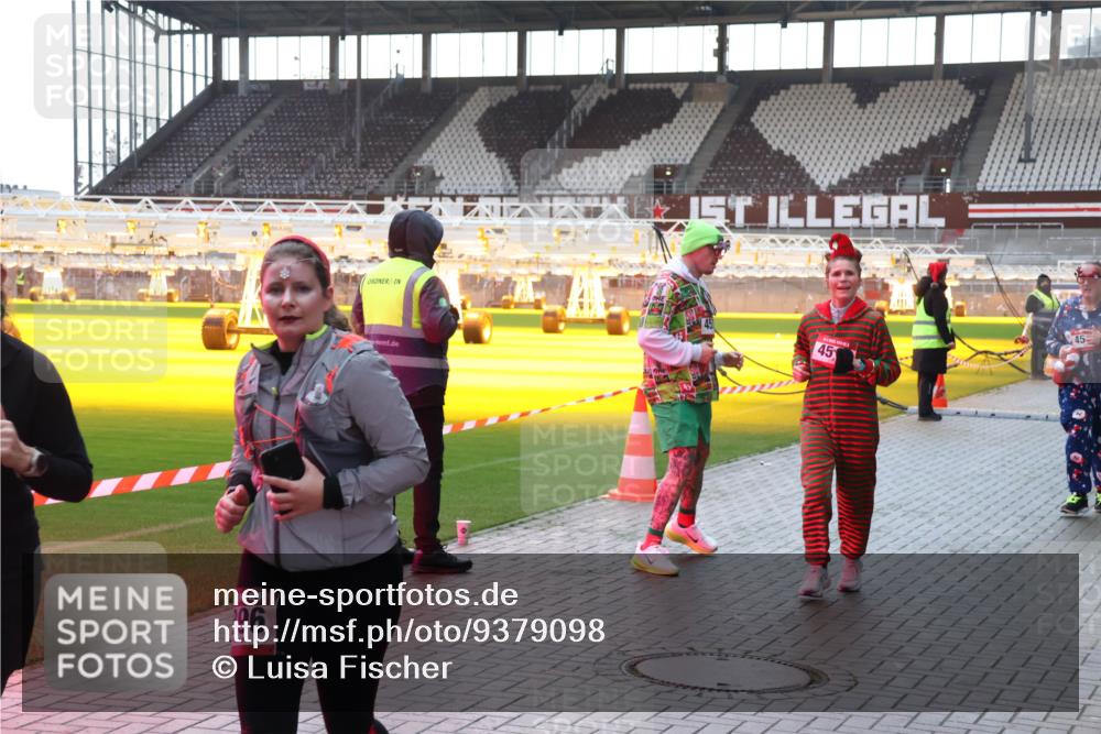 07.12.2025 - St. Pauli X-Mass-Run No. 15 Luisa Fischer http://msf.ph/oto/9379098 07.12.2025 10:32:12 Ziel 15, 96, 45, 45, 343, 750, 752, 1818, 2171, 2342, 2343, 2345, 2352, 2418, 2540, 2541, 3267, 3716, 3806, 3808, 3895, 3896, 3897, 3969, 4412, 4467, 4484, 4495, 4504, 4518, 4519, 4520 meine-sportfotos.de