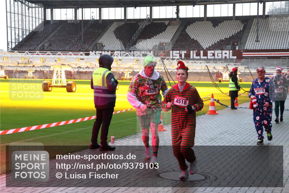 07.12.2025 - St. Pauli X-Mass-Run No. 15 Luisa Fischer http://msf.ph/oto/9379103 07.12.2025 10:32:13 Ziel 4520, 5, 4518, 4519, 4467, 343, 750, 752, 1818, 2171, 2342, 2343, 2345, 2352, 2418, 2540, 2541, 3267, 3716, 3806, 3808, 3895, 3896, 3897, 3969, 4412, 4467, 4484, 4495, 4504, 4518, 4519, 4520 meine-sportfotos.de
