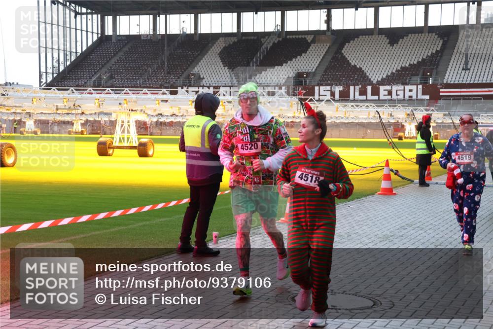 07.12.2025 - St. Pauli X-Mass-Run No. 15 Luisa Fischer http://msf.ph/oto/9379106 07.12.2025 10:32:13 Ziel 4520, 5, 4518, 4519, 343, 750, 752, 1818, 2171, 2342, 2343, 2345, 2352, 2418, 2540, 2541, 3267, 3716, 3806, 3808, 3895, 3896, 3897, 3969, 4412, 4467, 4484, 4495, 4504, 4518, 4519, 4520 meine-sportfotos.de
