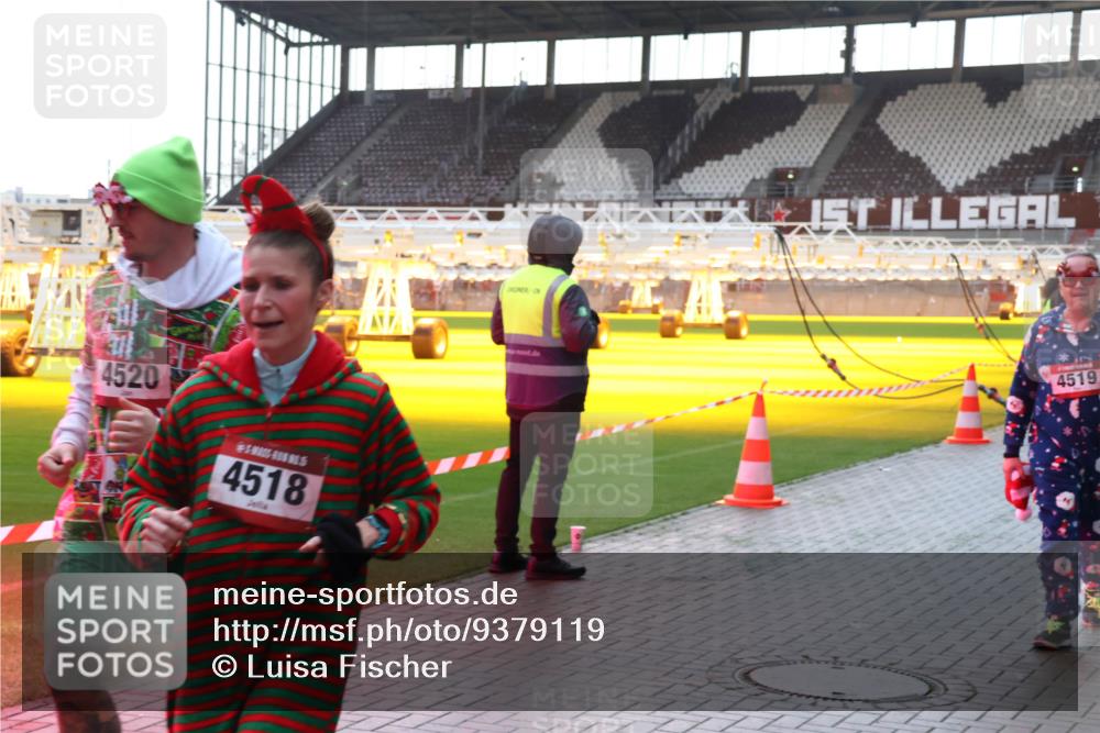 07.12.2025 - St. Pauli X-Mass-Run No. 15 Luisa Fischer http://msf.ph/oto/9379119 07.12.2025 10:32:15 Ziel 4520, 4518, 4519, 343, 750, 752, 1818, 2171, 2342, 2343, 2345, 2352, 2418, 2540, 2541, 3267, 3716, 3806, 3808, 3895, 3896, 3897, 3969, 4274, 4275, 4412, 4467, 4484, 4495, 4504, 4518, 4519, 4520 meine-sportfotos.de