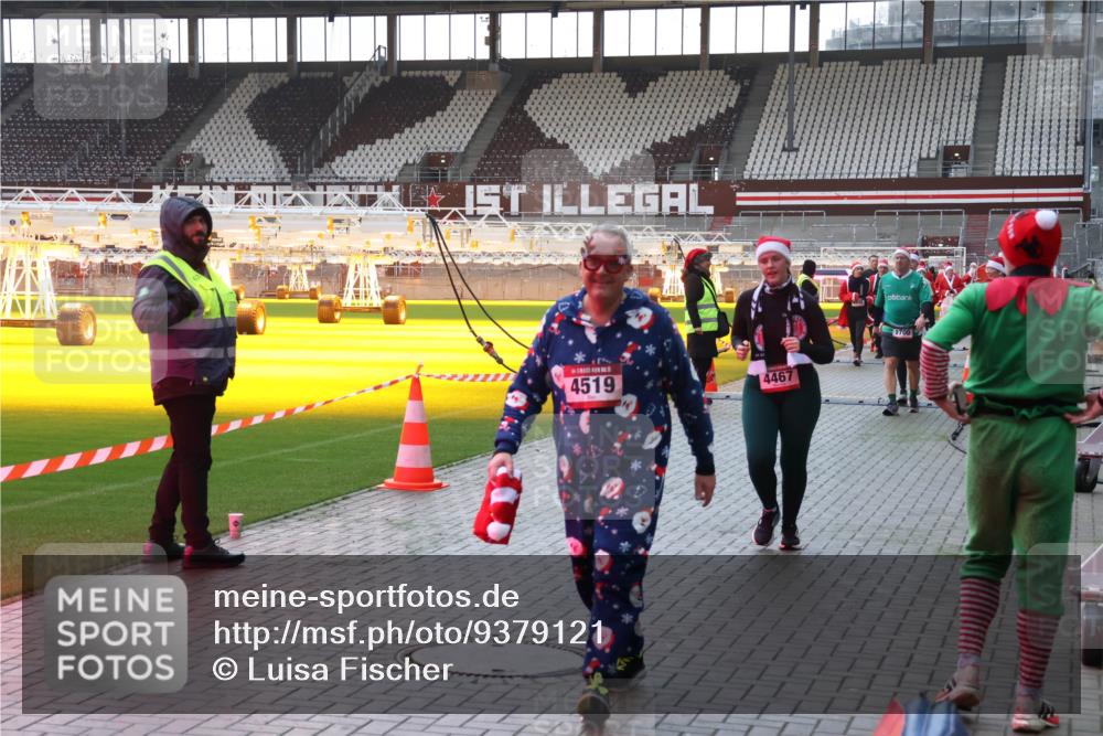 07.12.2025 - St. Pauli X-Mass-Run No. 15 Luisa Fischer http://msf.ph/oto/9379121 07.12.2025 10:32:16 Ziel 4519, 4467, 1700, 343, 750, 752, 1818, 2171, 2342, 2343, 2345, 2352, 2418, 2540, 2541, 3267, 3716, 3806, 3808, 3895, 3896, 3897, 3969, 4274, 4275, 4412, 4467, 4484, 4495, 4504, 4518, 4519, 4520 meine-sportfotos.de