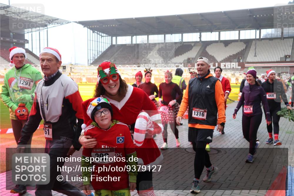 07.12.2025 - St. Pauli X-Mass-Run No. 15 Luisa Fischer http://msf.ph/oto/9379127 07.12.2025 10:06:03 Ziel 1291, 61, 15, 292, 10, 5, 1991, 1316, 3911, 668, 2, 3, 54, 114, 123, 363, 385, 512, 543, 668, 676, 945, 950, 1121, 1215, 1222, 1316, 1374, 1481, 1661, 1761, 1789, 1791, 3186, 3231, 3386, 3877, 4036, 4194, 4195, 4552, 4555, 4556, 4558, 4559, 4560 meine-sportfotos.de