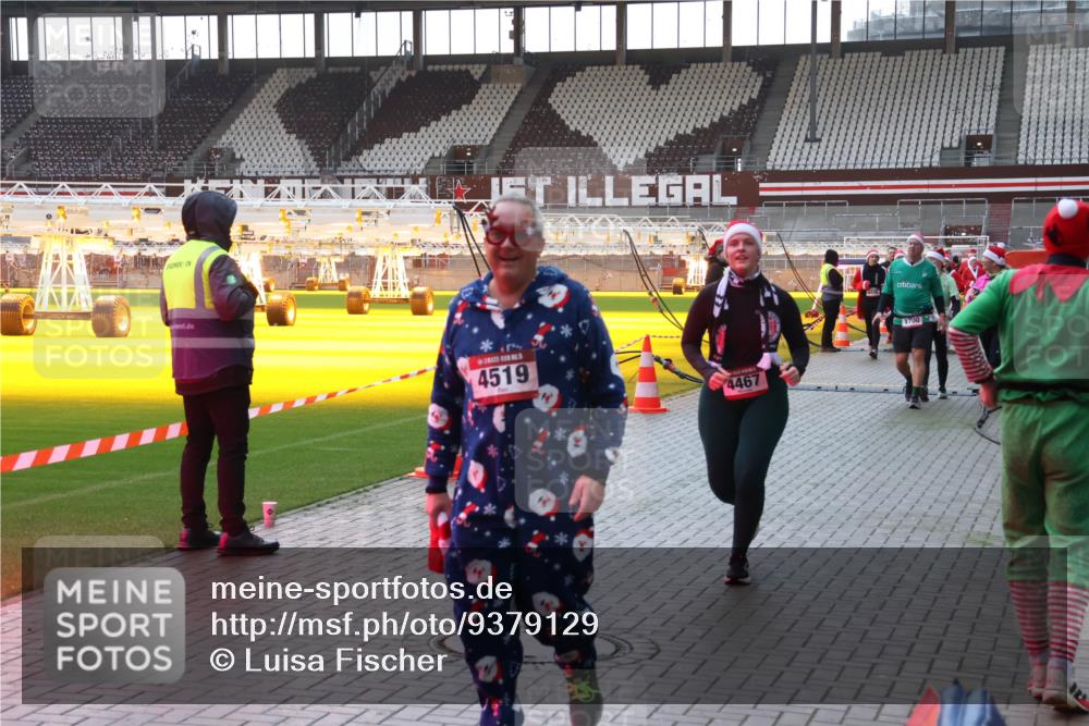 07.12.2025 - St. Pauli X-Mass-Run No. 15 Luisa Fischer http://msf.ph/oto/9379129 07.12.2025 10:32:17 Ziel 1, 4519, 4467, 1700, 750, 752, 1818, 2342, 2343, 2345, 2352, 2418, 2540, 2541, 3267, 3716, 3806, 3808, 3895, 3896, 3897, 3969, 4274, 4275, 4412, 4467, 4484, 4495, 4504, 4518, 4519, 4520 meine-sportfotos.de