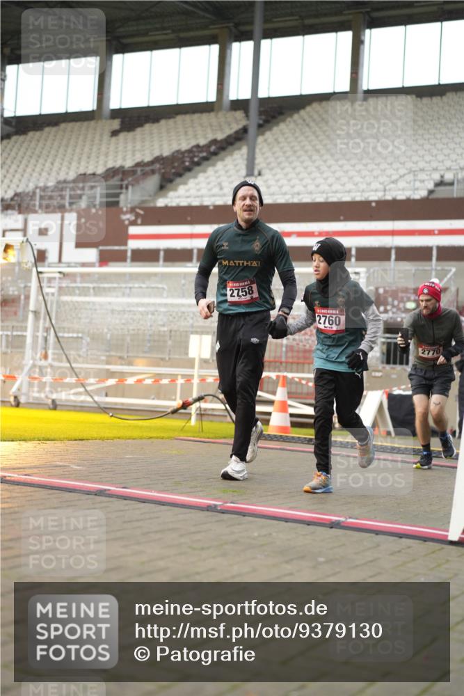 07.12.2025 - St. Pauli X-Mass-Run No. 15 Patografie http://msf.ph/oto/9379130 07.12.2025 10:12:25 Ziel 1070, 1072, 1074, 1077, 2758, 2760, 2770, 3585 meine-sportfotos.de