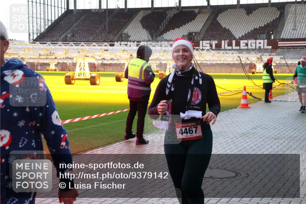 07.12.2025 - St. Pauli X-Mass-Run No. 15 Luisa Fischer http://msf.ph/oto/9379142 07.12.2025 10:32:19 Ziel 910, 15, 4467, 1700, 750, 752, 1818, 2342, 2343, 2345, 2352, 2418, 2540, 2541, 3267, 3716, 3806, 3808, 3895, 3896, 3897, 3969, 4039, 4274, 4275, 4412, 4467, 4484, 4495, 4504, 4518, 4519, 4520 meine-sportfotos.de