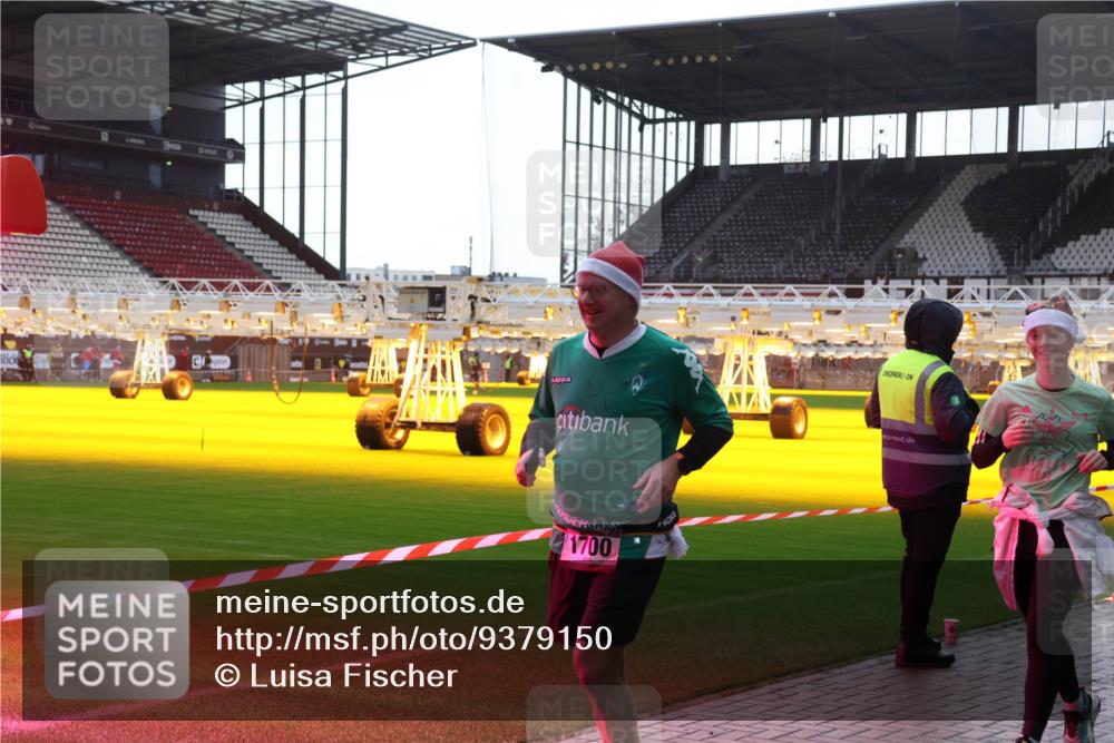 07.12.2025 - St. Pauli X-Mass-Run No. 15 Luisa Fischer http://msf.ph/oto/9379150 07.12.2025 10:32:25 Ziel 1700, 750, 752, 1818, 1942, 1944, 2342, 2343, 2345, 2352, 2418, 3267, 3716, 3806, 3808, 3895, 3896, 3897, 3969, 4039, 4274, 4275, 4467, 4484, 4495, 4504, 4518, 4519, 4520 meine-sportfotos.de