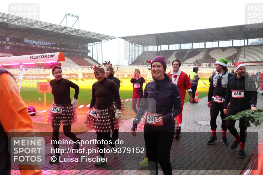 07.12.2025 - St. Pauli X-Mass-Run No. 15 Luisa Fischer http://msf.ph/oto/9379152 07.12.2025 10:06:07 Ziel 2249, 1991, 1701, 15, 391, 3386, 668, 2, 3, 54, 114, 123, 363, 385, 424, 512, 543, 668, 676, 805, 834, 945, 950, 1121, 1215, 1222, 1316, 1374, 1481, 1661, 1761, 1789, 1791, 2756, 2757, 3186, 3231, 3386, 3812, 3814, 3857, 3859, 3877, 4036, 4194, 4195, 4235, 4236, 4237, 4552, 4555, 4556, 4558, 4559, 4560 meine-sportfotos.de