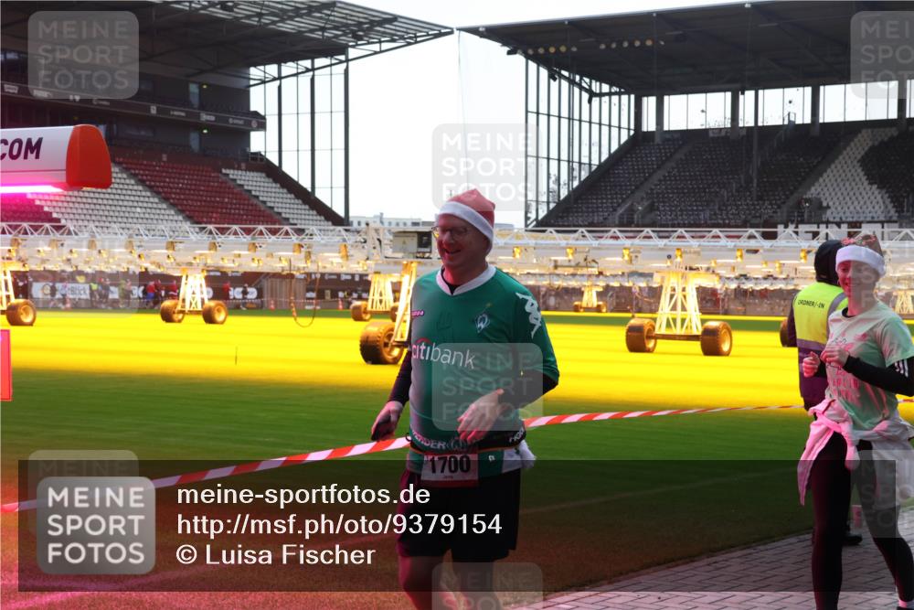 07.12.2025 - St. Pauli X-Mass-Run No. 15 Luisa Fischer http://msf.ph/oto/9379154 07.12.2025 10:32:25 Ziel 1700, 750, 752, 1818, 1942, 1944, 2342, 2343, 2345, 2352, 2418, 3267, 3716, 3806, 3808, 3895, 3896, 3897, 3969, 4039, 4274, 4275, 4467, 4484, 4495, 4504, 4518, 4519, 4520 meine-sportfotos.de