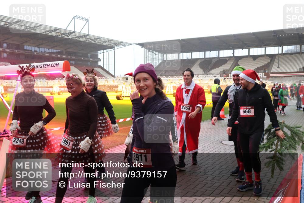 07.12.2025 - St. Pauli X-Mass-Run No. 15 Luisa Fischer http://msf.ph/oto/9379157 07.12.2025 10:06:08 Ziel 2249, 1991, 3911, 2454, 668, 2, 3, 54, 114, 123, 363, 385, 424, 512, 543, 668, 676, 805, 834, 945, 950, 1121, 1215, 1222, 1316, 1374, 1481, 1661, 1761, 1789, 1791, 2756, 2757, 3172, 3186, 3231, 3386, 3812, 3814, 3857, 3859, 3877, 4036, 4194, 4195, 4235, 4236, 4237, 4552, 4555, 4556, 4558, 4559, 4560 meine-sportfotos.de