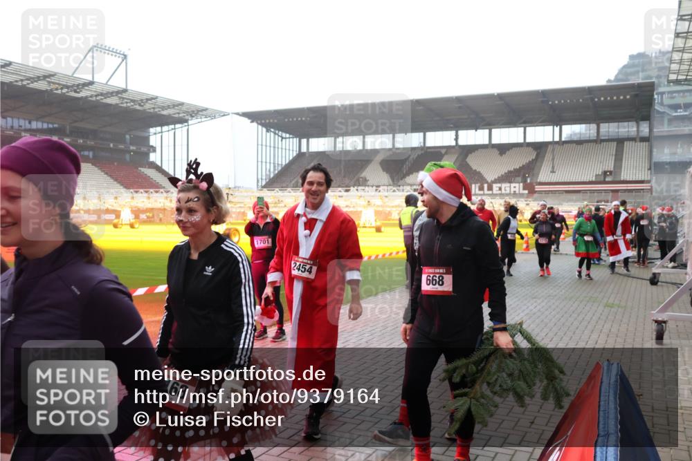 07.12.2025 - St. Pauli X-Mass-Run No. 15 Luisa Fischer http://msf.ph/oto/9379164 07.12.2025 10:06:08 Ziel 15, 68, 1701, 5, 2454, 668, 1215, 2, 3, 54, 114, 123, 363, 385, 424, 512, 543, 668, 676, 805, 834, 945, 950, 1121, 1215, 1222, 1316, 1374, 1481, 1661, 1761, 1789, 1791, 2756, 2757, 3172, 3186, 3231, 3386, 3812, 3814, 3857, 3859, 3877, 4036, 4194, 4195, 4235, 4236, 4237, 4552, 4555, 4556, 4558, 4559, 4560 meine-sportfotos.de