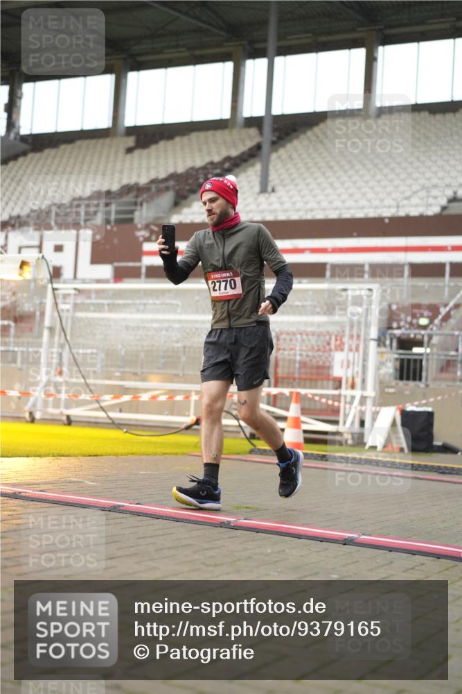 07.12.2025 - St. Pauli X-Mass-Run No. 15 Patografie http://msf.ph/oto/9379165 07.12.2025 10:12:27 Ziel 1070, 1072, 1074, 1077, 2758, 2760, 2770, 3585 meine-sportfotos.de