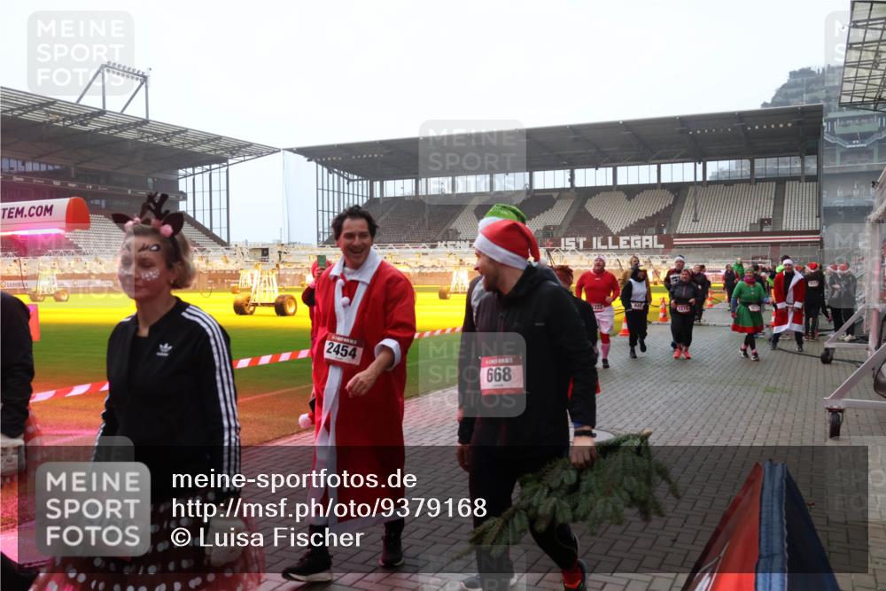 07.12.2025 - St. Pauli X-Mass-Run No. 15 Luisa Fischer http://msf.ph/oto/9379168 07.12.2025 10:06:09 Ziel 2168, 2454, 668, 222, 949, 1215, 2, 3, 54, 123, 180, 363, 385, 424, 512, 543, 668, 676, 805, 834, 945, 950, 1121, 1215, 1222, 1316, 1374, 1481, 1661, 1761, 1789, 1791, 2756, 2757, 3172, 3186, 3231, 3386, 3812, 3814, 3857, 3859, 3877, 4036, 4194, 4195, 4235, 4236, 4237, 4552, 4555, 4556, 4558, 4559, 4560 meine-sportfotos.de