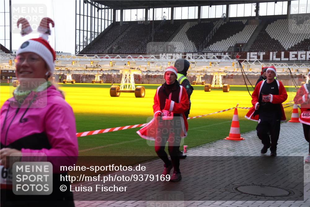 07.12.2025 - St. Pauli X-Mass-Run No. 15 Luisa Fischer http://msf.ph/oto/9379169 07.12.2025 10:32:27 Ziel 698, 4495, 4484, 750, 752, 1818, 1942, 1944, 2342, 2343, 2345, 2352, 2418, 3267, 3716, 3806, 3808, 3895, 3896, 3897, 3969, 4039, 4274, 4275, 4467, 4484, 4495, 4504, 4518, 4519, 4520 meine-sportfotos.de