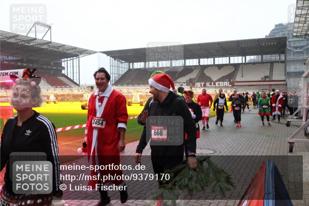 07.12.2025 - St. Pauli X-Mass-Run No. 15 Luisa Fischer http://msf.ph/oto/9379170 07.12.2025 10:06:09 Ziel 5, 2454, 668, 1222, 1215, 323, 2, 3, 54, 123, 180, 363, 385, 424, 512, 543, 668, 676, 805, 834, 945, 950, 1121, 1215, 1222, 1316, 1374, 1481, 1661, 1761, 1789, 1791, 2756, 2757, 3172, 3186, 3231, 3386, 3812, 3814, 3857, 3859, 3877, 4036, 4194, 4195, 4235, 4236, 4237, 4552, 4555, 4556, 4558, 4559, 4560 meine-sportfotos.de