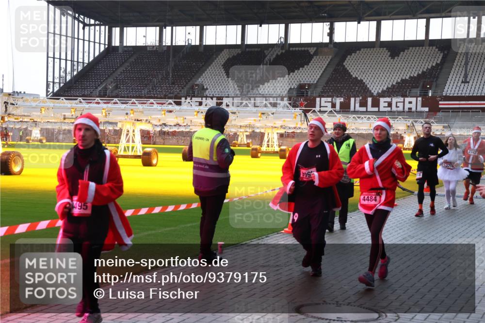 07.12.2025 - St. Pauli X-Mass-Run No. 15 Luisa Fischer http://msf.ph/oto/9379175 07.12.2025 10:32:28 Ziel 495, 4484, 3716, 2342, 750, 752, 1818, 1942, 1944, 2342, 2343, 2345, 2352, 2418, 3267, 3716, 3806, 3808, 3895, 3896, 3897, 3969, 4039, 4274, 4275, 4467, 4484, 4495, 4504, 4518, 4519, 4520 meine-sportfotos.de