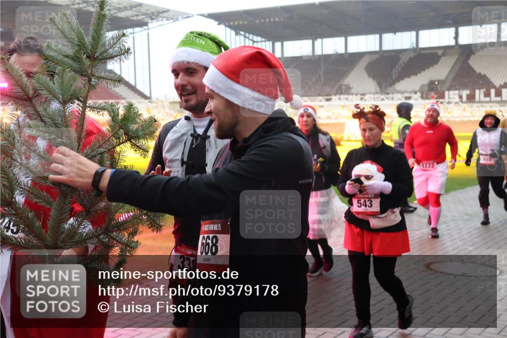 07.12.2025 - St. Pauli X-Mass-Run No. 15 Luisa Fischer http://msf.ph/oto/9379178 07.12.2025 10:06:10 Ziel 43, 33, 15, 668, 543, 1222, 945, 2, 3, 54, 123, 180, 363, 385, 424, 468, 512, 543, 668, 676, 805, 834, 945, 950, 1121, 1215, 1222, 1316, 1374, 1481, 1661, 1761, 1788, 1789, 1791, 2756, 2757, 3172, 3186, 3231, 3386, 3812, 3814, 3857, 3859, 3877, 4036, 4194, 4195, 4235, 4236, 4237, 4552, 4555, 4556, 4558, 4559, 4560 meine-sportfotos.de