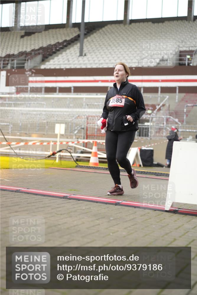 07.12.2025 - St. Pauli X-Mass-Run No. 15 Patografie http://msf.ph/oto/9379186 07.12.2025 10:12:28 Ziel 1070, 1072, 1074, 1077, 2758, 2760, 2770, 3585 meine-sportfotos.de