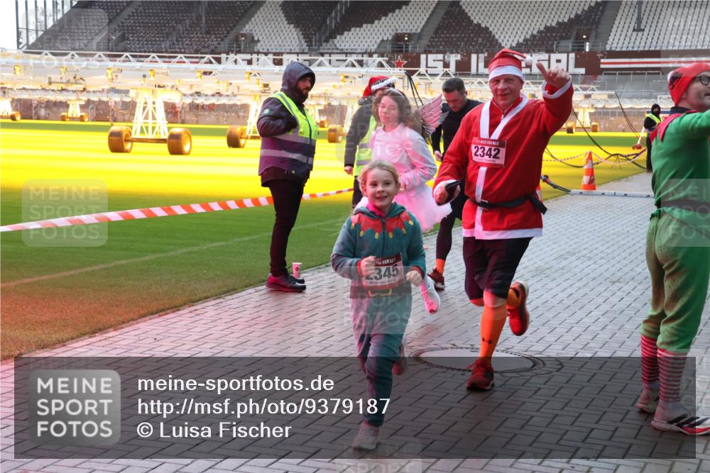 07.12.2025 - St. Pauli X-Mass-Run No. 15 Luisa Fischer http://msf.ph/oto/9379187 07.12.2025 10:32:33 Ziel 2345, 2342, 651, 750, 752, 1942, 1944, 2342, 2343, 2345, 2352, 2418, 3267, 3716, 3806, 3808, 3895, 3896, 3897, 3969, 4039, 4274, 4275, 4467, 4484, 4495, 4504, 4518, 4519, 4520 meine-sportfotos.de