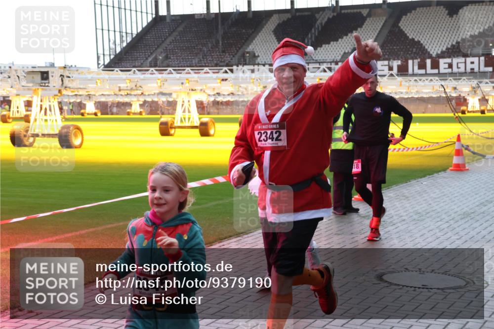 07.12.2025 - St. Pauli X-Mass-Run No. 15 Luisa Fischer http://msf.ph/oto/9379190 07.12.2025 10:32:33 Ziel 2345, 15, 2342, 18, 651, 750, 752, 1942, 1944, 2342, 2343, 2345, 2352, 2418, 3267, 3716, 3806, 3808, 3895, 3896, 3897, 3969, 4039, 4274, 4275, 4467, 4484, 4495, 4504, 4518, 4519, 4520 meine-sportfotos.de