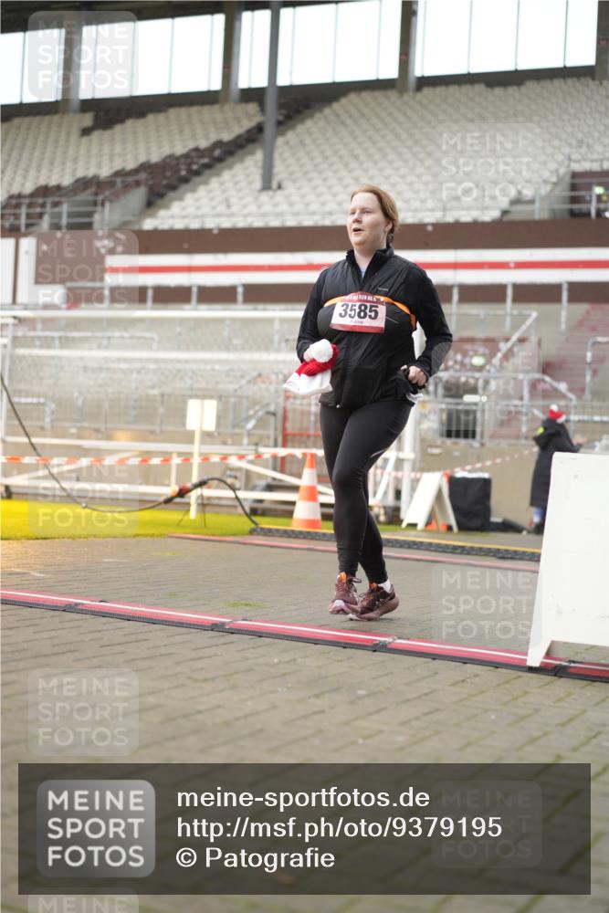 07.12.2025 - St. Pauli X-Mass-Run No. 15 Patografie http://msf.ph/oto/9379195 07.12.2025 10:12:28 Ziel 1070, 1072, 1074, 1077, 2758, 2760, 2770, 3585 meine-sportfotos.de