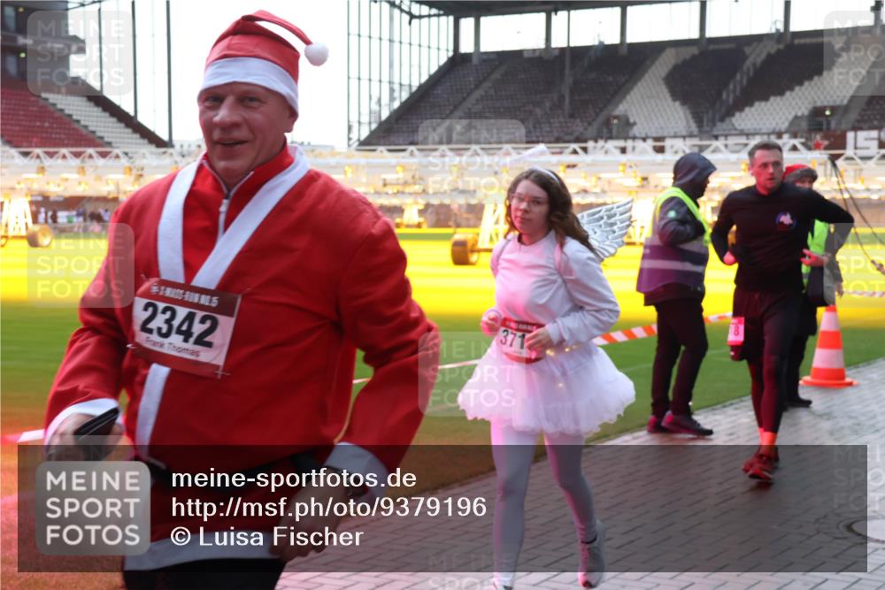 07.12.2025 - St. Pauli X-Mass-Run No. 15 Luisa Fischer http://msf.ph/oto/9379196 07.12.2025 10:32:34 Ziel 2342, 371, 8, 456, 651, 750, 752, 1942, 1944, 2342, 2343, 2345, 2352, 2418, 3267, 3716, 3806, 3808, 3969, 4039, 4274, 4275, 4467, 4484, 4495, 4504, 4518, 4519, 4520 meine-sportfotos.de