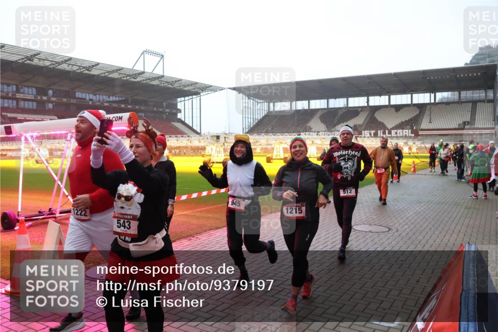 07.12.2025 - St. Pauli X-Mass-Run No. 15 Luisa Fischer http://msf.ph/oto/9379197 07.12.2025 10:06:13 Ziel 1222, 5, 543, 945, 1215, 512, 123, 2, 3, 54, 123, 148, 180, 363, 385, 424, 468, 512, 543, 668, 676, 805, 834, 945, 950, 1121, 1215, 1222, 1316, 1374, 1481, 1661, 1761, 1788, 1789, 1791, 2756, 2757, 2894, 2968, 3093, 3172, 3196, 3231, 3386, 3812, 3814, 3857, 3859, 3877, 4036, 4194, 4195, 4235, 4236, 4237, 4246, 4251, 4552, 4555, 4556, 4558, 4559, 4560 meine-sportfotos.de