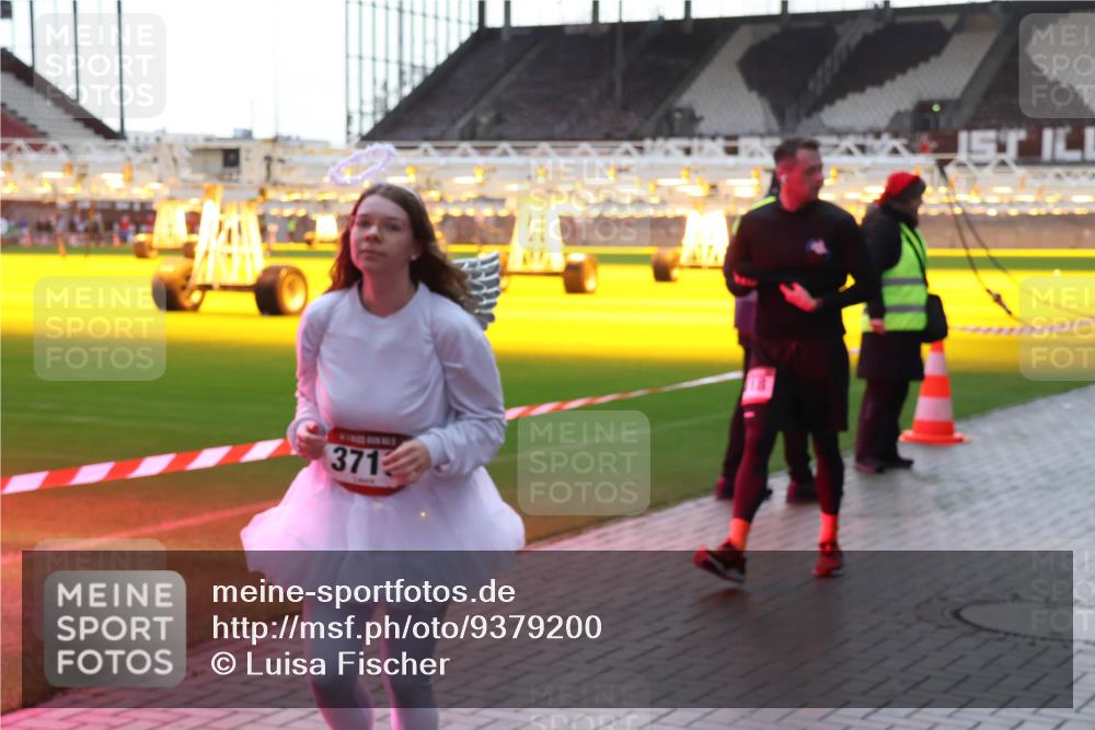 07.12.2025 - St. Pauli X-Mass-Run No. 15 Luisa Fischer http://msf.ph/oto/9379200 07.12.2025 10:32:34 Ziel 371, 1, 456, 651, 750, 752, 1942, 1944, 2342, 2343, 2345, 2352, 2418, 3267, 3716, 3806, 3808, 3969, 4039, 4274, 4275, 4467, 4484, 4495, 4504, 4518, 4519, 4520 meine-sportfotos.de