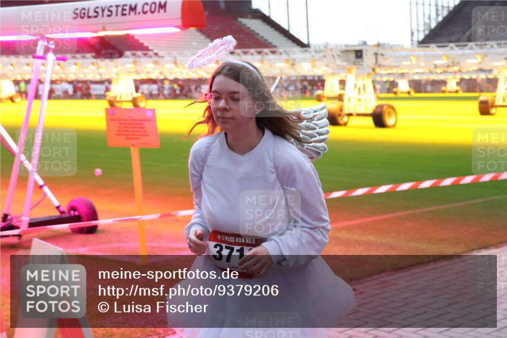 07.12.2025 - St. Pauli X-Mass-Run No. 15 Luisa Fischer http://msf.ph/oto/9379206 07.12.2025 10:32:35 Ziel 15, 371, 456, 651, 750, 752, 1942, 1944, 2342, 2343, 2345, 2352, 2418, 3267, 3716, 3806, 3808, 3969, 4039, 4274, 4275, 4467, 4484, 4495, 4504, 4518, 4519, 4520 meine-sportfotos.de