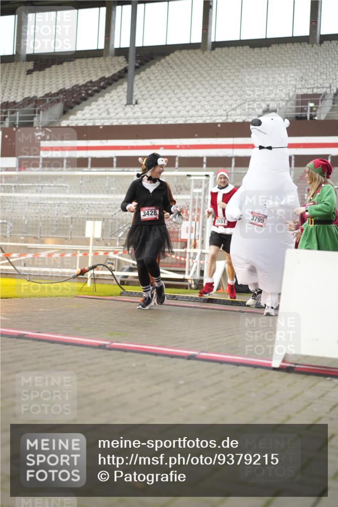 07.12.2025 - St. Pauli X-Mass-Run No. 15 Patografie http://msf.ph/oto/9379215 07.12.2025 10:12:35 Ziel 9, 18, 2758, 2760, 2770, 3040, 3428, 3514, 3551, 3557, 3585, 3799, 3834, 3836 meine-sportfotos.de