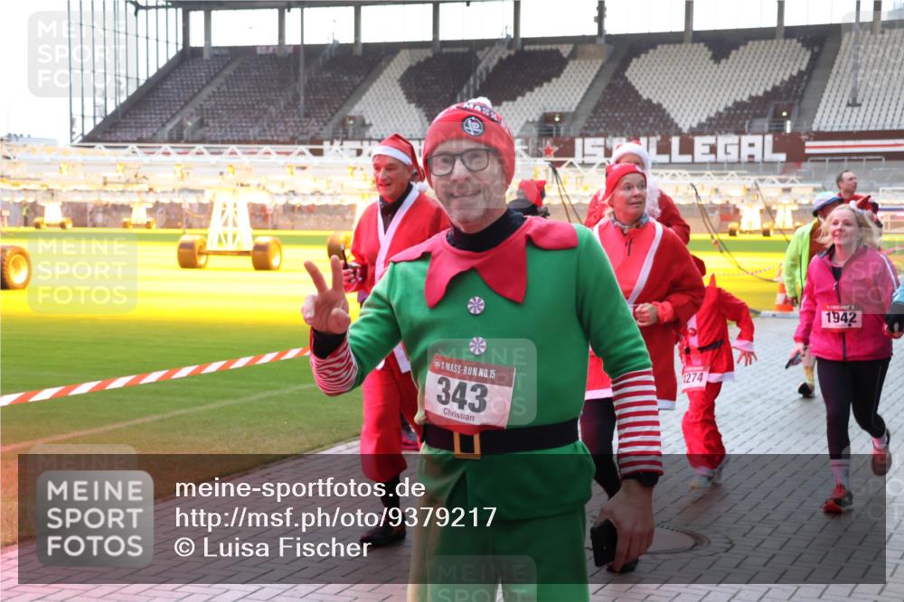 07.12.2025 - St. Pauli X-Mass-Run No. 15 Luisa Fischer http://msf.ph/oto/9379217 07.12.2025 10:32:42 Ziel 15, 343, 1274, 1942, 456, 651, 750, 752, 1942, 1944, 2342, 2343, 2345, 2418, 3267, 3716, 3806, 3808, 3969, 4039, 4274, 4275, 4467, 4484, 4495, 4504 meine-sportfotos.de