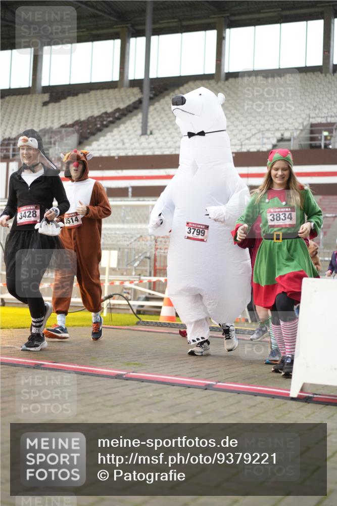 07.12.2025 - St. Pauli X-Mass-Run No. 15 Patografie http://msf.ph/oto/9379221 07.12.2025 10:12:36 Ziel 9, 18, 2758, 2760, 2770, 3040, 3428, 3514, 3551, 3557, 3585, 3799, 3834, 3836 meine-sportfotos.de