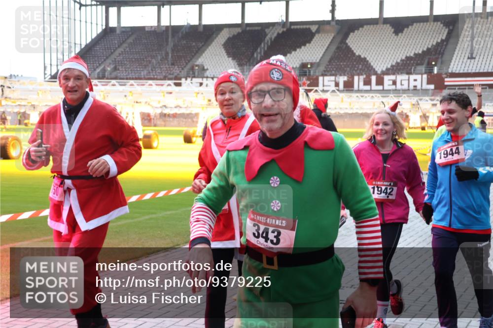 07.12.2025 - St. Pauli X-Mass-Run No. 15 Luisa Fischer http://msf.ph/oto/9379225 07.12.2025 10:32:43 Ziel 15, 343, 1942, 1944, 456, 651, 750, 752, 1942, 1944, 2342, 2343, 2345, 2418, 3267, 3716, 3806, 3808, 3969, 4039, 4274, 4275, 4467, 4484, 4495, 4504 meine-sportfotos.de