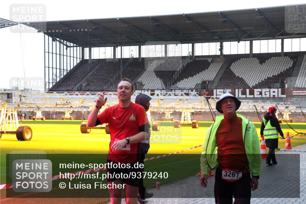 07.12.2025 - St. Pauli X-Mass-Run No. 15 Luisa Fischer http://msf.ph/oto/9379240 07.12.2025 10:32:47 Ziel 3267, 456, 651, 750, 752, 1942, 1944, 2342, 2343, 2345, 3267, 3716, 4039, 4274, 4275, 4484, 4504, 4758 meine-sportfotos.de